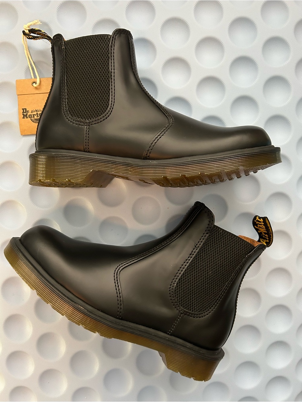 2976
Yellow Stitch Smooth Leather Chelsea Boots